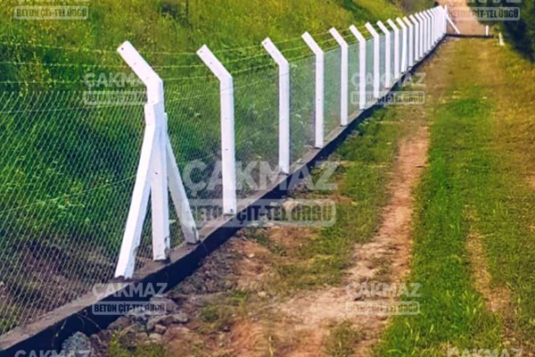 Beton Direk Dikenli Tel